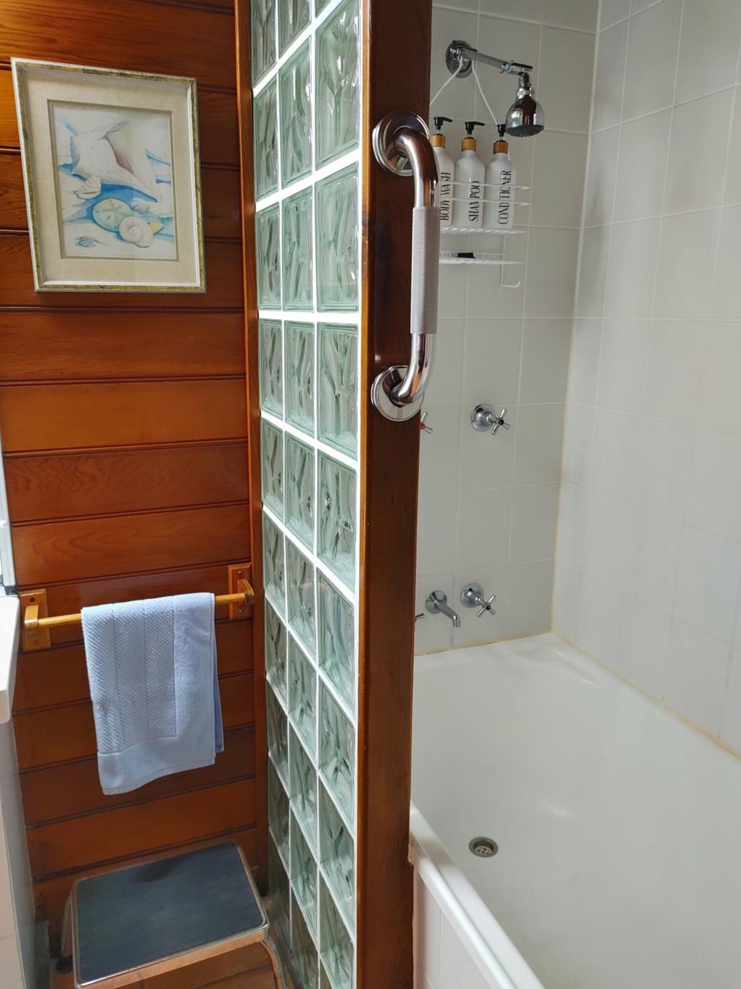 Beachside Cottage - A Private Peaceful Hidden Gem 50M To Beach Nelly Bay Екстериор снимка